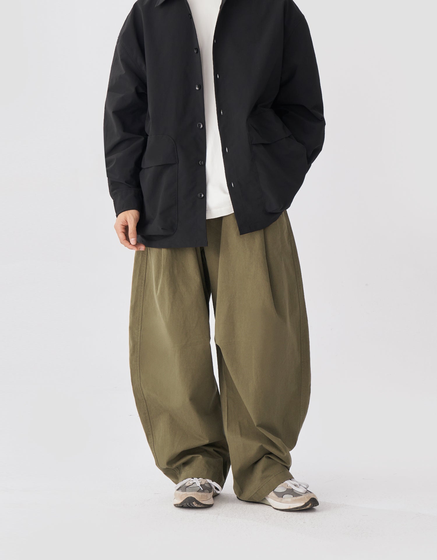 TopBasics Three Pockets Barrel Leg Pants