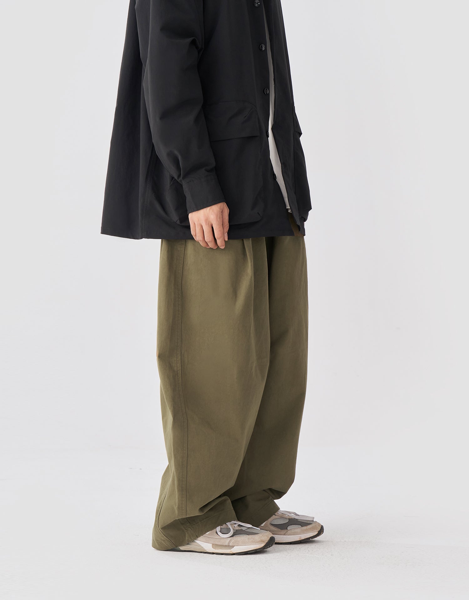 TopBasics Three Pockets Barrel Leg Pants