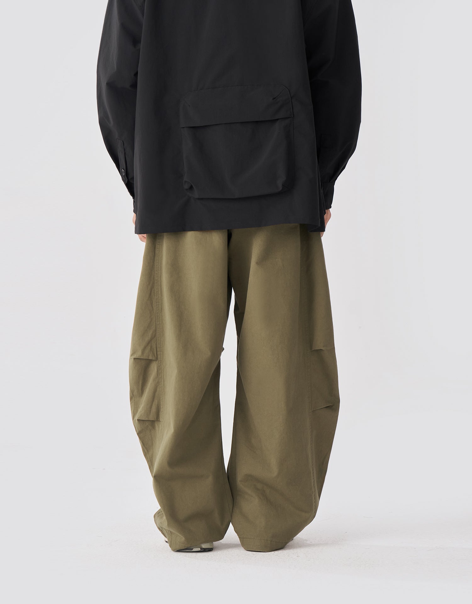 TopBasics Three Pockets Barrel Leg Pants